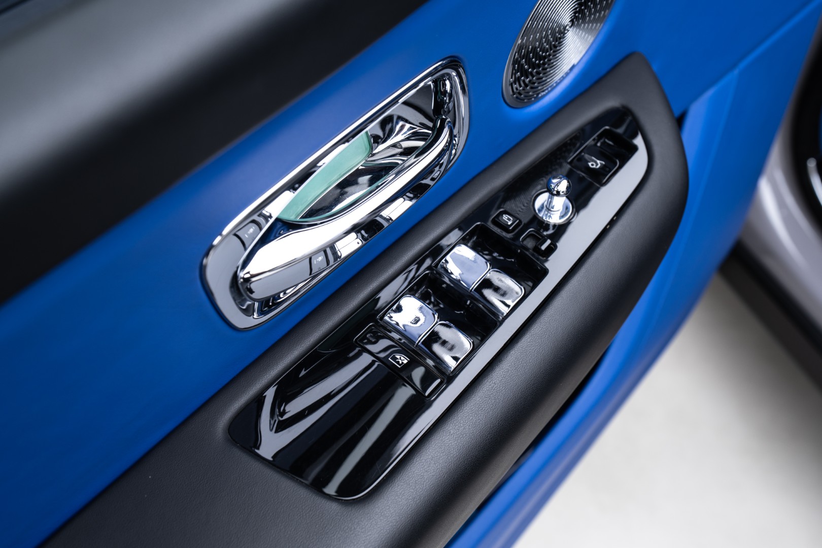 2020 ROLLS ROYCE CULLINAN BY MANSORY | GCC | | FULL CARBON